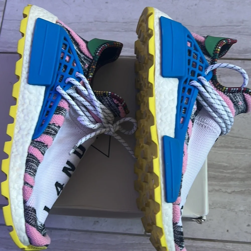 Adidas - Picture 3 of 6